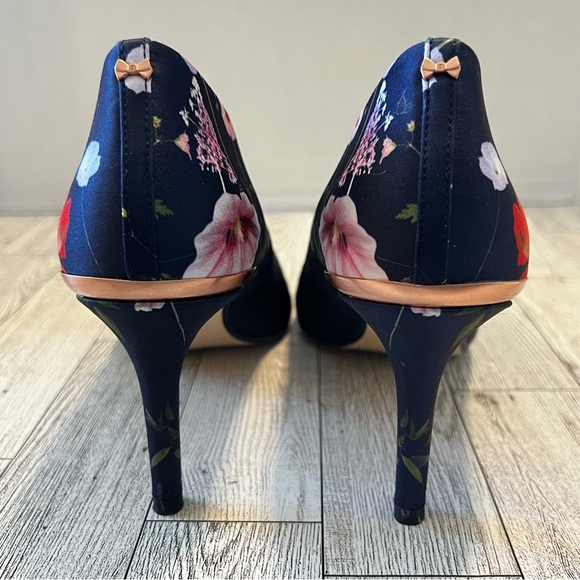Ted Baker Wishtrip Floral Pointed-toe Satin Pumps Navy Pink Women's 39 US 8.5M - Picture 7 of 11